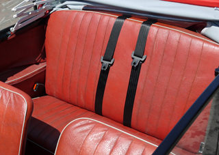 seat_belts_red_trim_sm